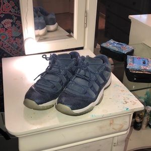 Jordan Blue Moon 11’s